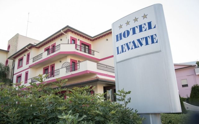 Отель Levante Италия, Фоссачезия - отзывы, цены и фото номеров - забронировать отель Levante онлайн вид на фасад