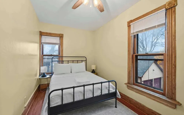 Vino & Vibes Villa Sleeps 6!