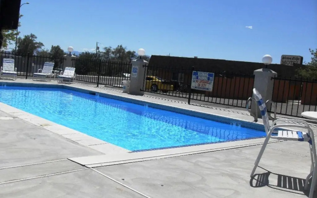 Western Ridge Motel