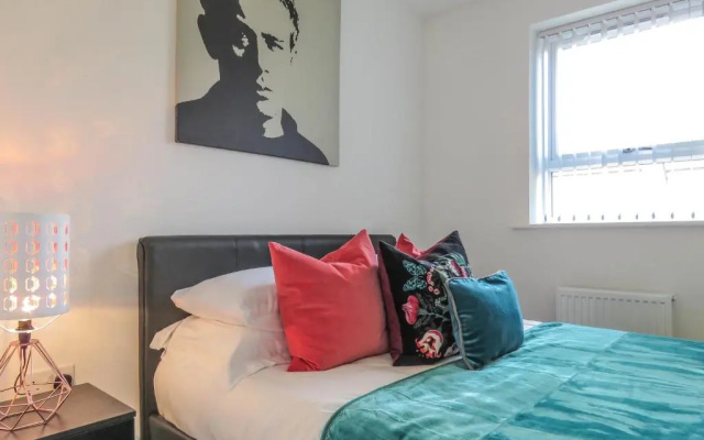 Tudors eSuites Two Bedrooms Garden and Netflix
