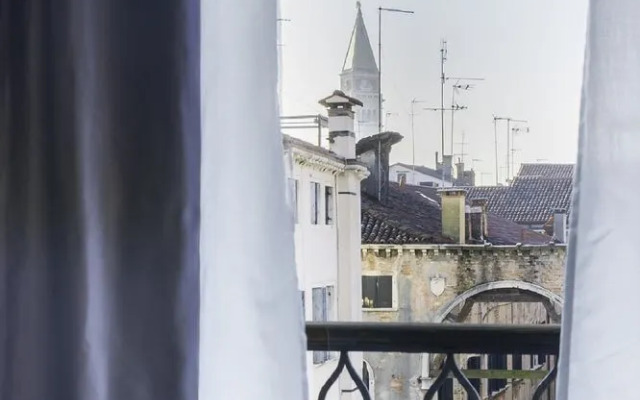 San Marco Luxury Canal View Apartments