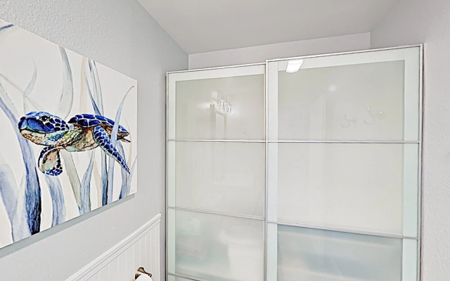 145 Rockaway Beach - 1 Br Condo