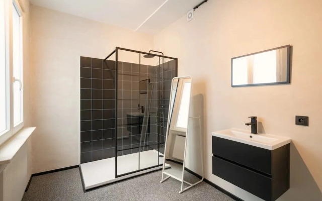 Modern 2BR Stay - Grand Central