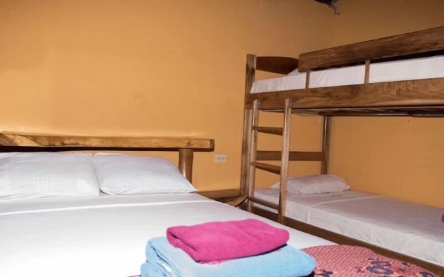 Hostal Rutamar - Hostel