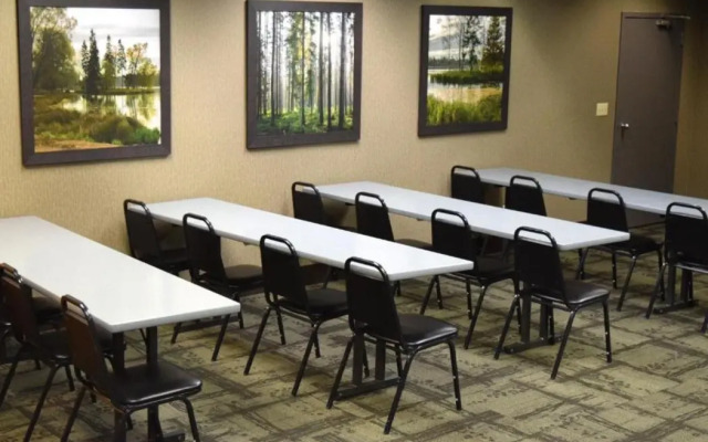 Heartland Inn & Suites, SureStay Collection by Best Western
