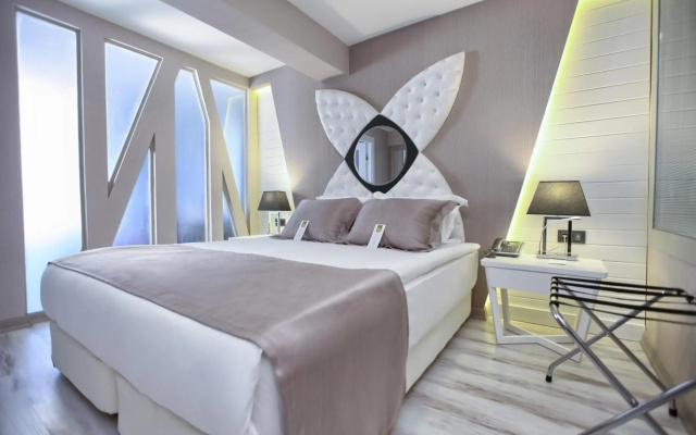 Demonti Otel
