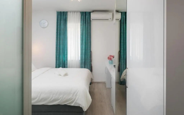 Luxury Studios & Rooms Seven