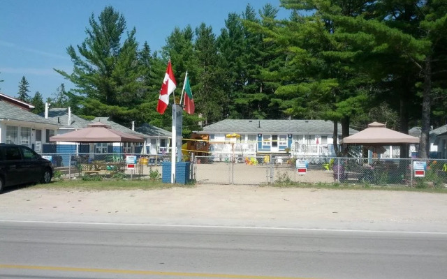 Wu Wu's Cabins