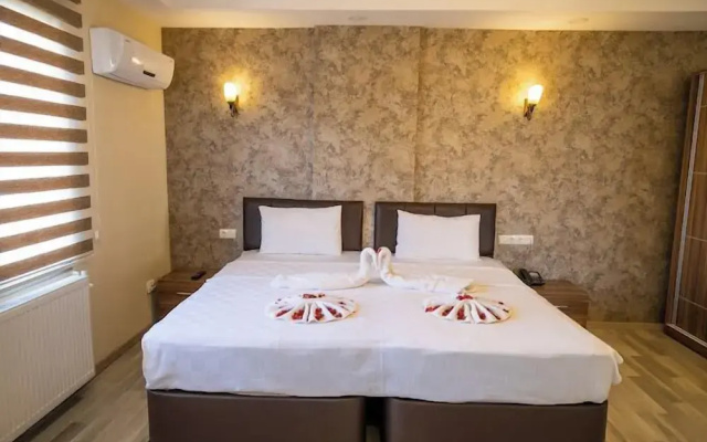 Ikarus Hotel