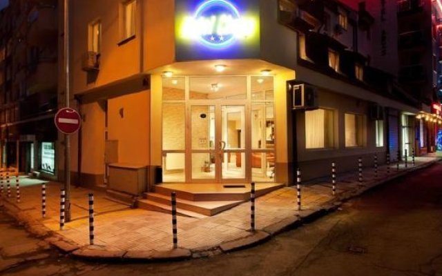 Hotel Cheap in Sofia, Bulgaria from 103$, photos, reviews - zenhotels.com hotel front
