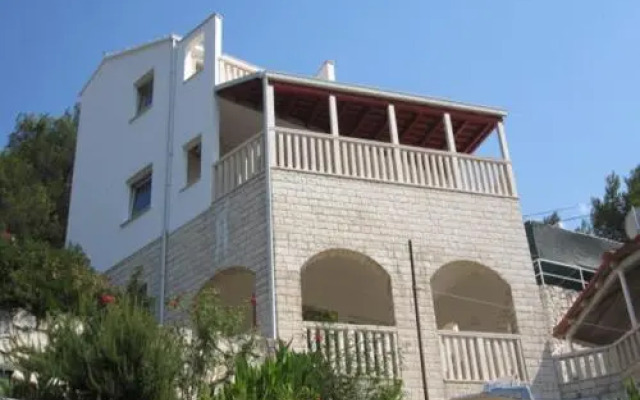 Apartment Pucisca with Sea View II