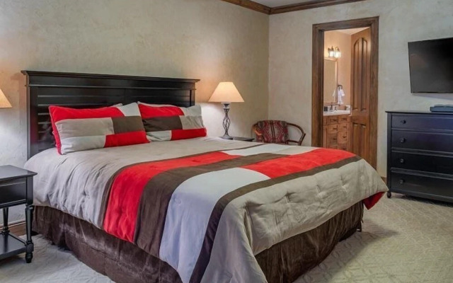 Beaver Creek Village Ski In, Ski Out 4 Bedroom