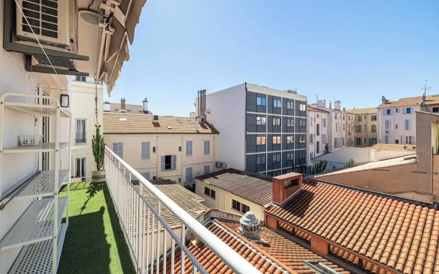 Cozy 2 Bedroom Apartment in the Heart of Cannes