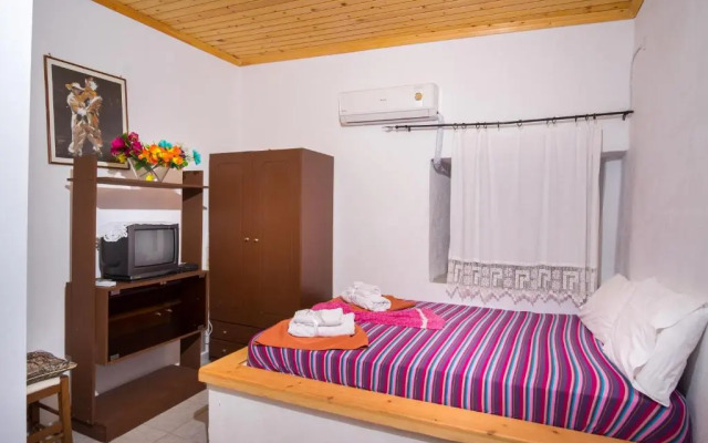 Traditional House Maries
