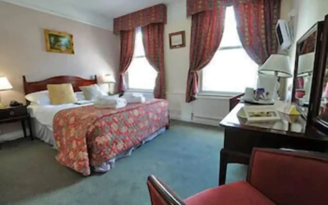 Crown & Cushion Hotel