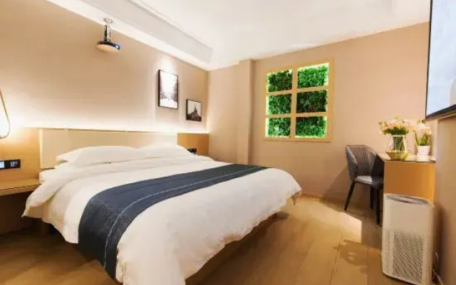 Cloud Smart Hotel (Shanghai Xingzhi Road Subway Station Store)