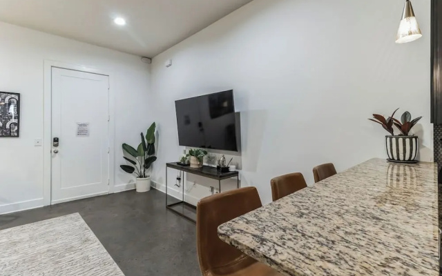 Centennial Park Condo Near Broadway Sleeps 4