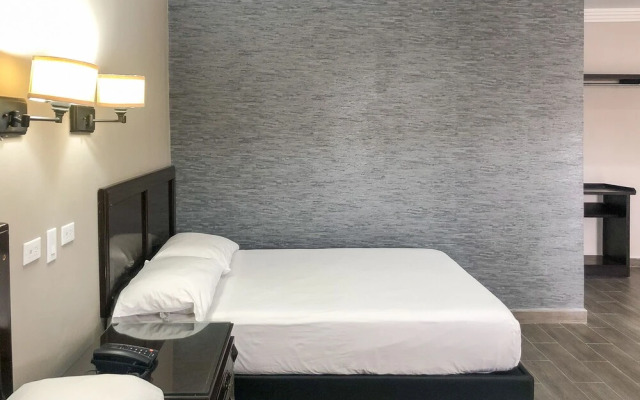 Capital O Palms Hotel