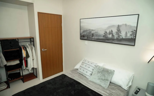 2-bedroom Elegant Condo With Sunrise & Mountain View