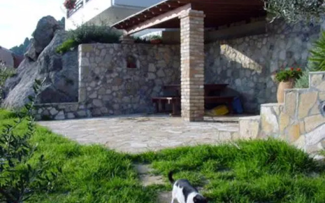 Menigos House 129