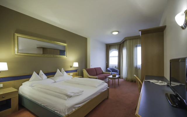 Alphotel Stocker