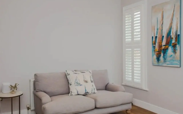 Classic and Elegant 3 Bedroom Apartment With Private Garden