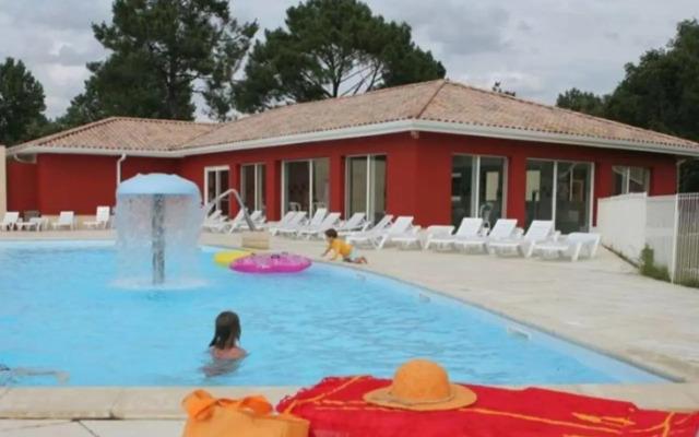 maisonnette 6 pers. dans résidence avec piscine