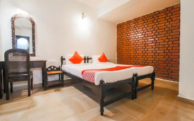 La Petite By OYO Rooms