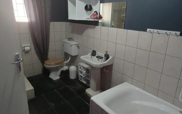 Karoo Refresh Cheerful 2 Bedroom House