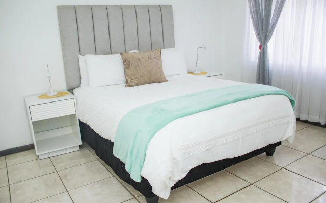 Centrally Located 1 Bedroom Apartment - 2361