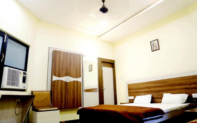 Hotel Prayag