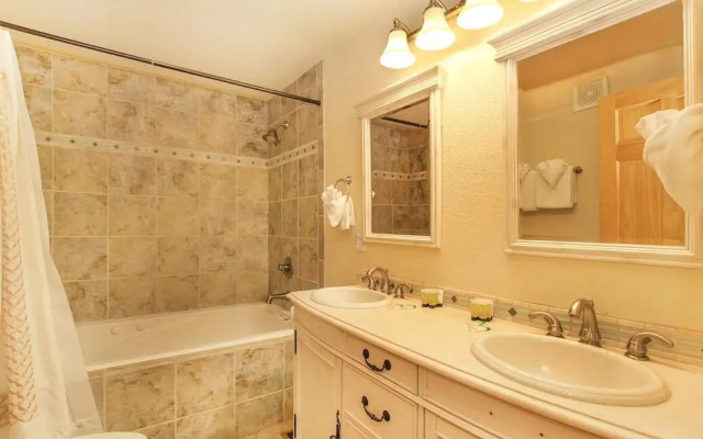 Macgregor Mountain 27c 1 Bedroom Condo by RedAwning
