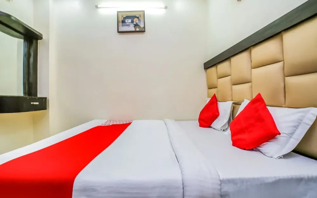 Hotel Darpan Palace