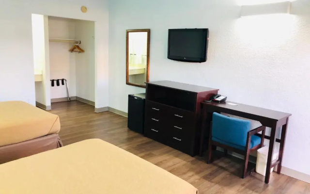 Motel 6-Falls Church, VA - Arlington Boulevard