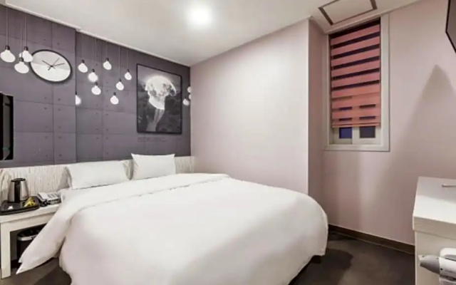 Yogi Motel