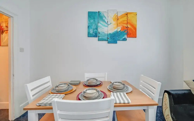 Sleeps 4 - Near Tottenham Stadium w Free Parking
