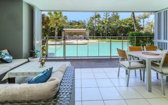 Drift Apartments North Swim Up 6
