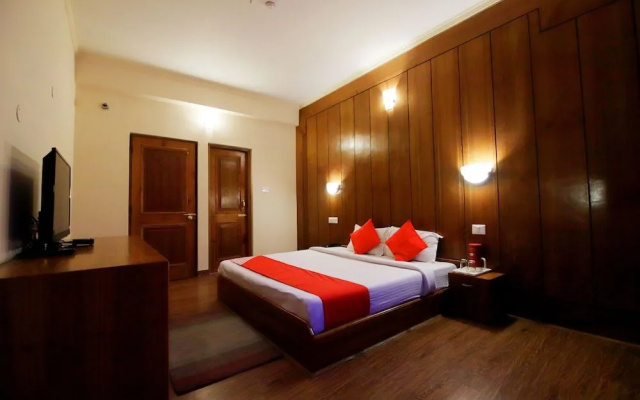 OYO 4838 Hotel The Valerian