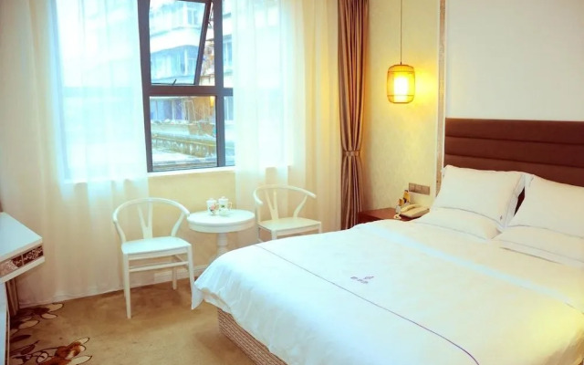 Dujiangyan Huaxi Hotel