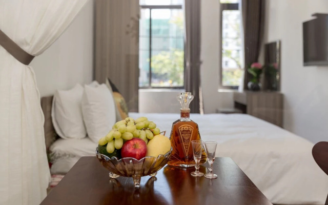 Van Apartment and Hotel