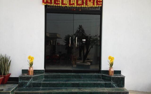 Отель Lumbini International Непал, Сиддхартханагар - отзывы, цены и фото номеров - забронировать отель Lumbini International онлайн вид на фасад