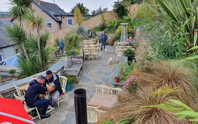 Llandudno apartment, quirky pub with tropical beer garden