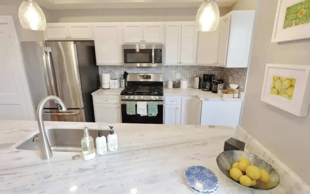 Terrific Family Townhouse + Parking x 2 Cars