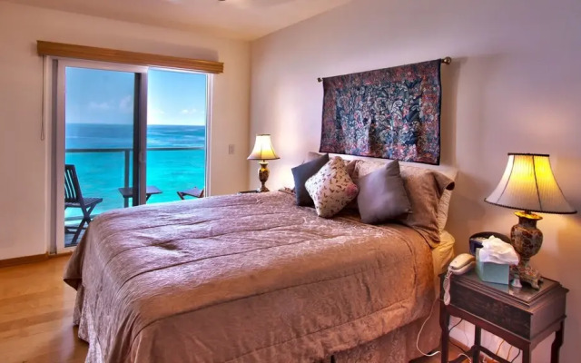 Hale Honu Oceanfront by RedAwning