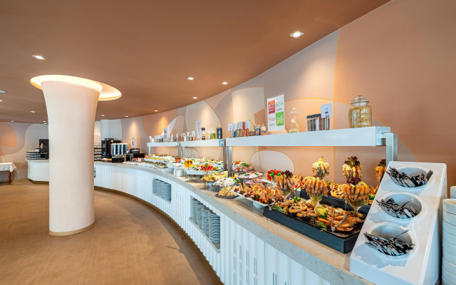 Zenith Hotel