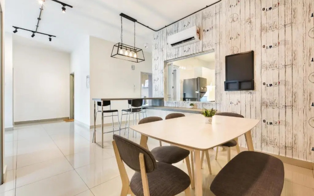 Seasons Luxury Apartment By Jk Home