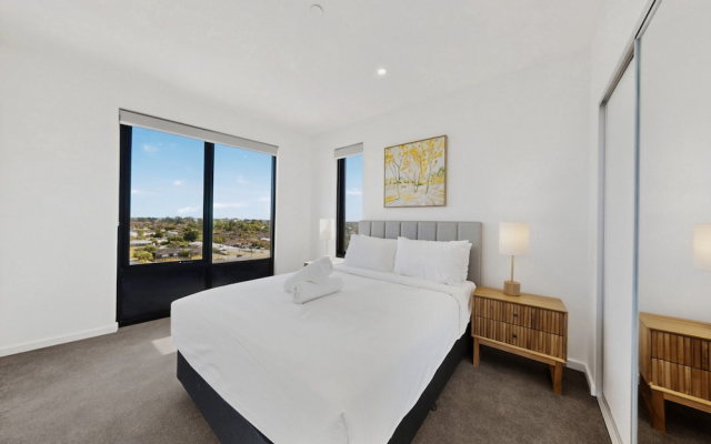 Spacious Newly 2 Bed Unit With Onsite Parking
