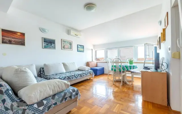 Awesome Apartment in Podstrana With Wifi and 2 Bedrooms