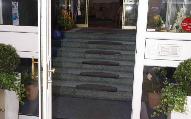 Hotel Am Heideloffplatz вид на фасад