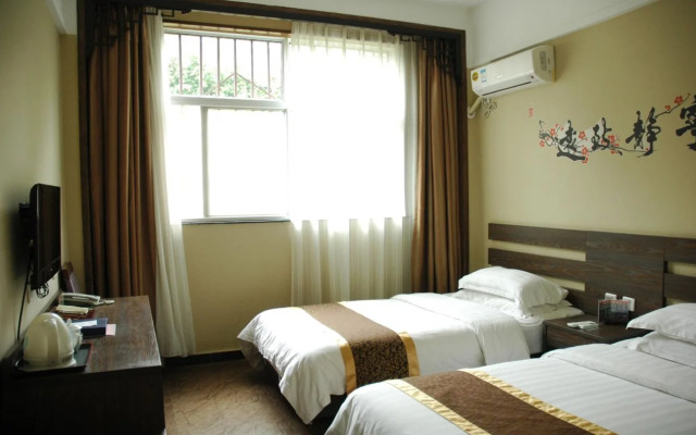 Huashan Inn & Hero Culture Theme Hotel (Yuquanyuan Store in Huashan Scenic Spot)